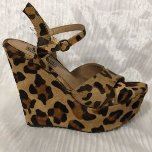 Steve Madden LEOPARD PRINT wedge pumps! SUPER FUN!